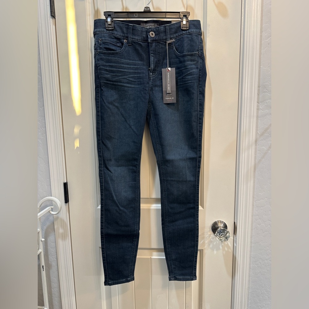 NWT Torrid Premium Bombshell skinny jeans size 10R